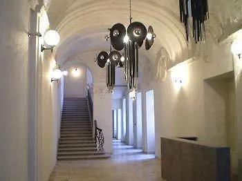 Zrinyi Hostel *