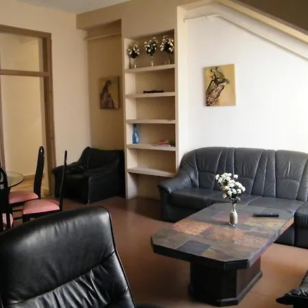 Zrinyi Hostel *