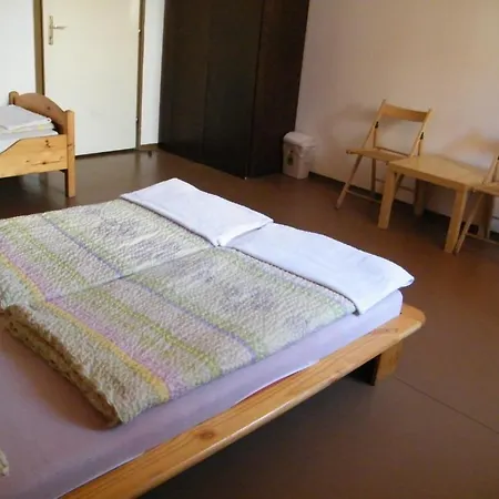 Zrinyi Hostel *